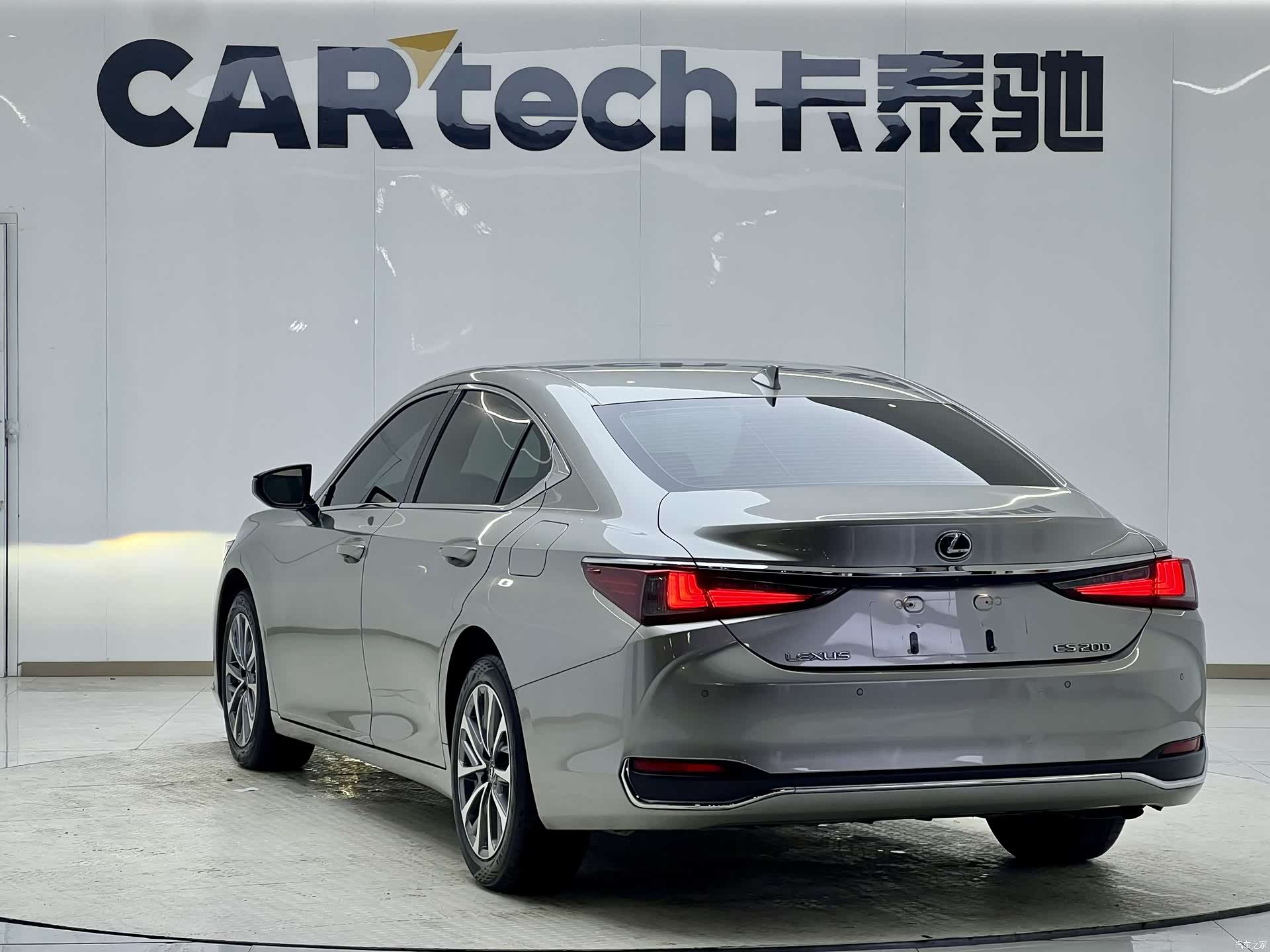 Lexus ES, 2022 15