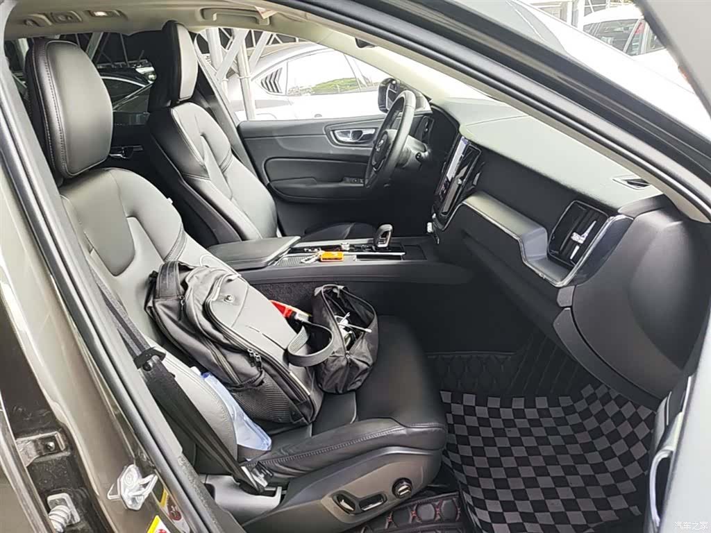Volvo XC60, 2022 25