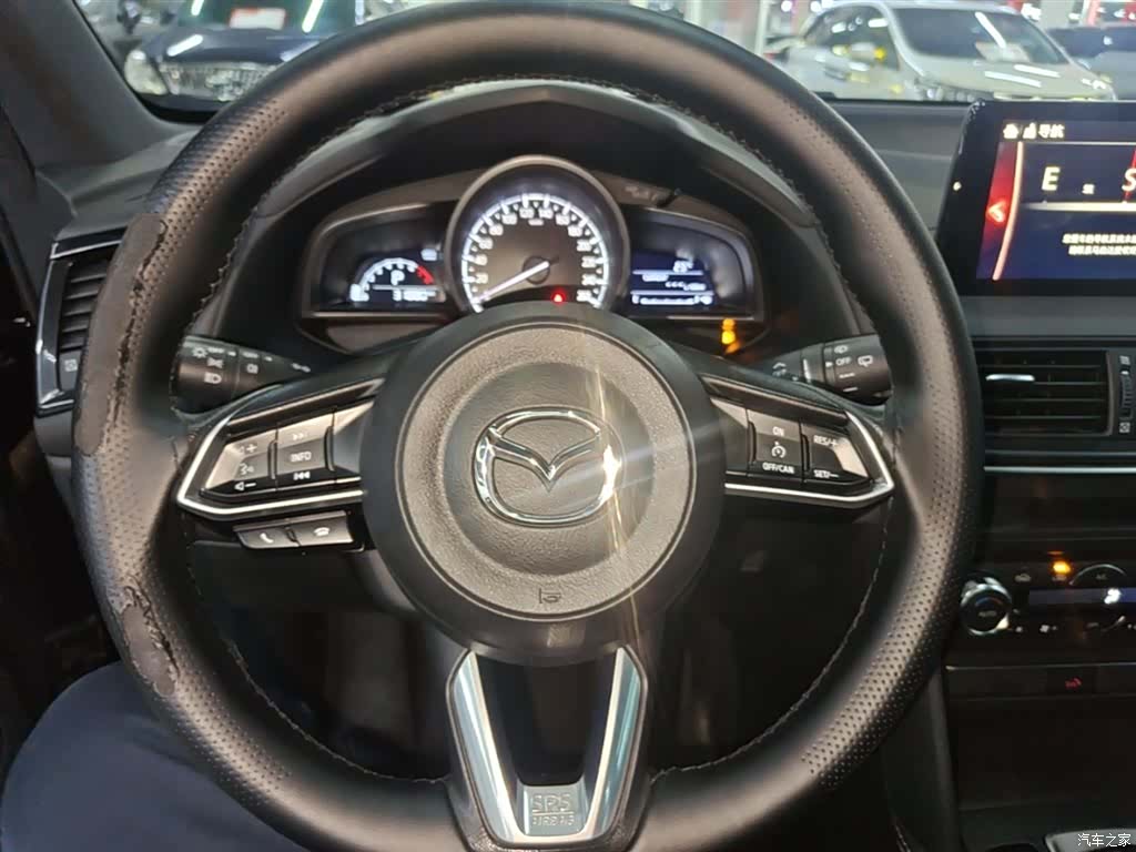 Mazda CX-4, 2023 11
