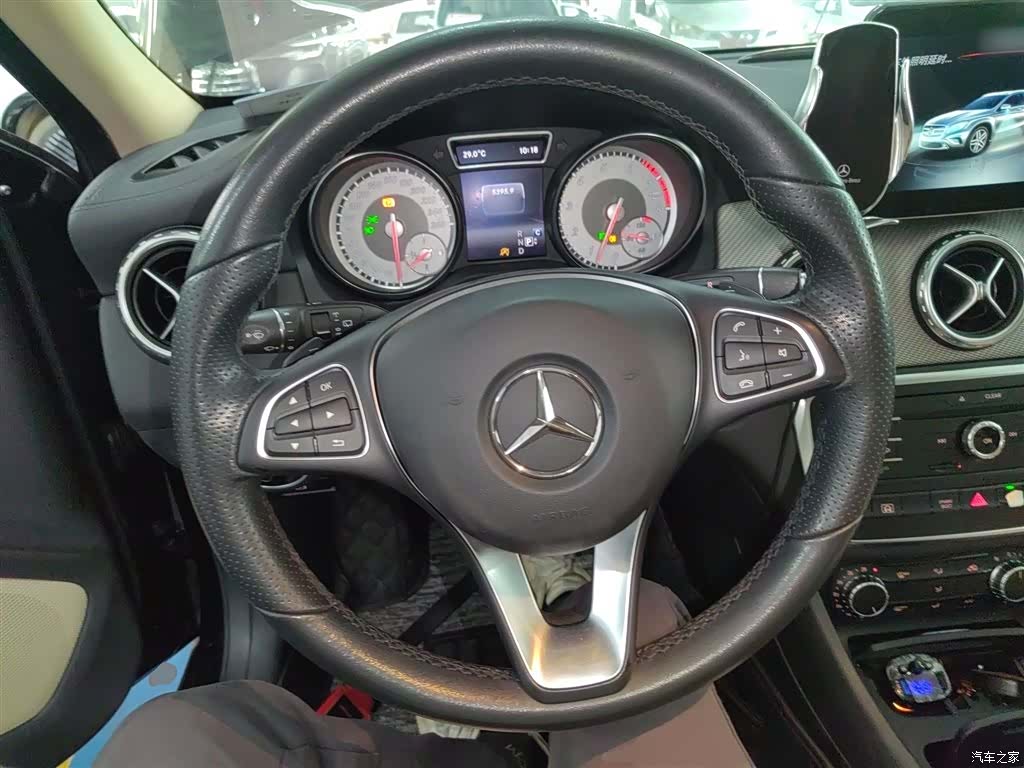 Mercedes-Benz GLA, 2017 11