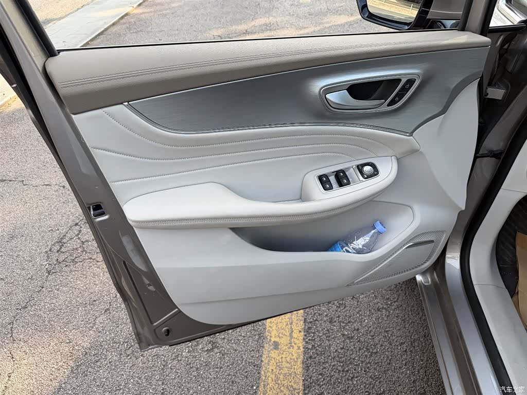 Roewe iMAX8, 2025 6