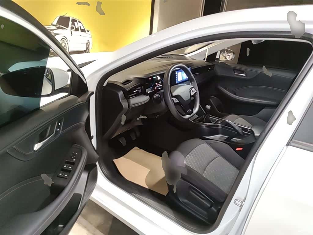 Roewe i5, 2025 16
