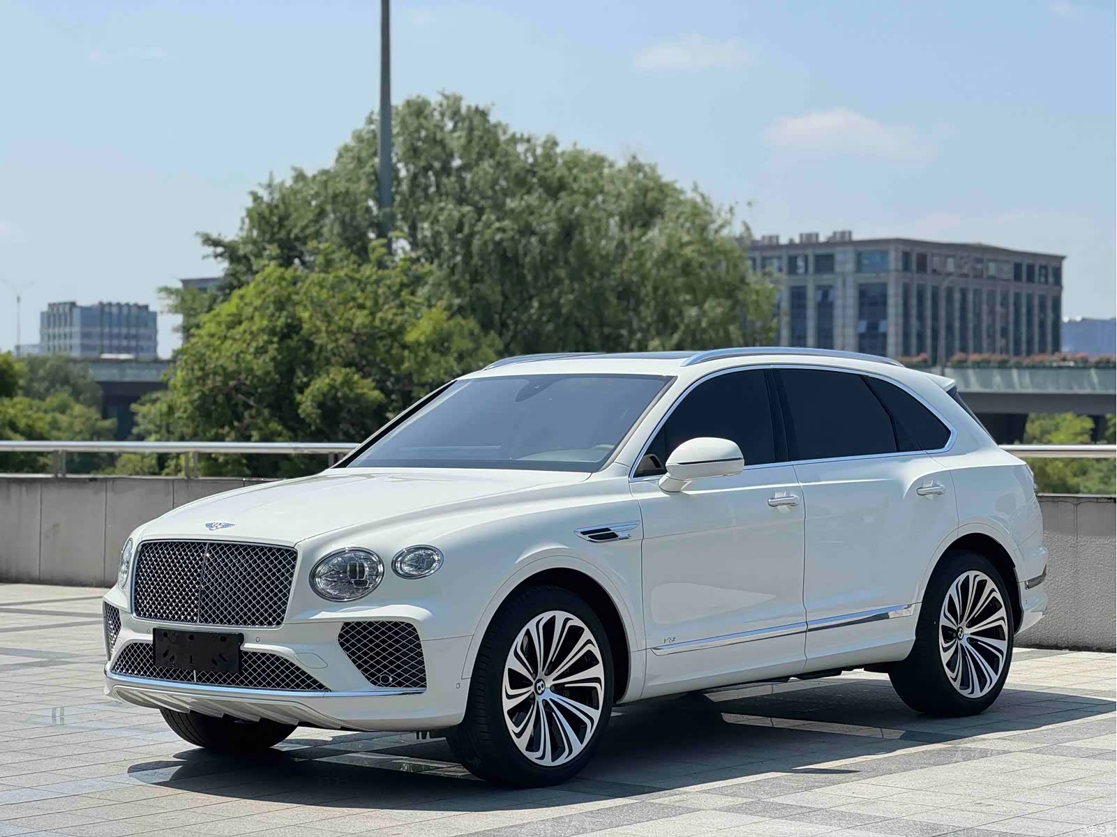 Bentley Bentayga, 2022 1