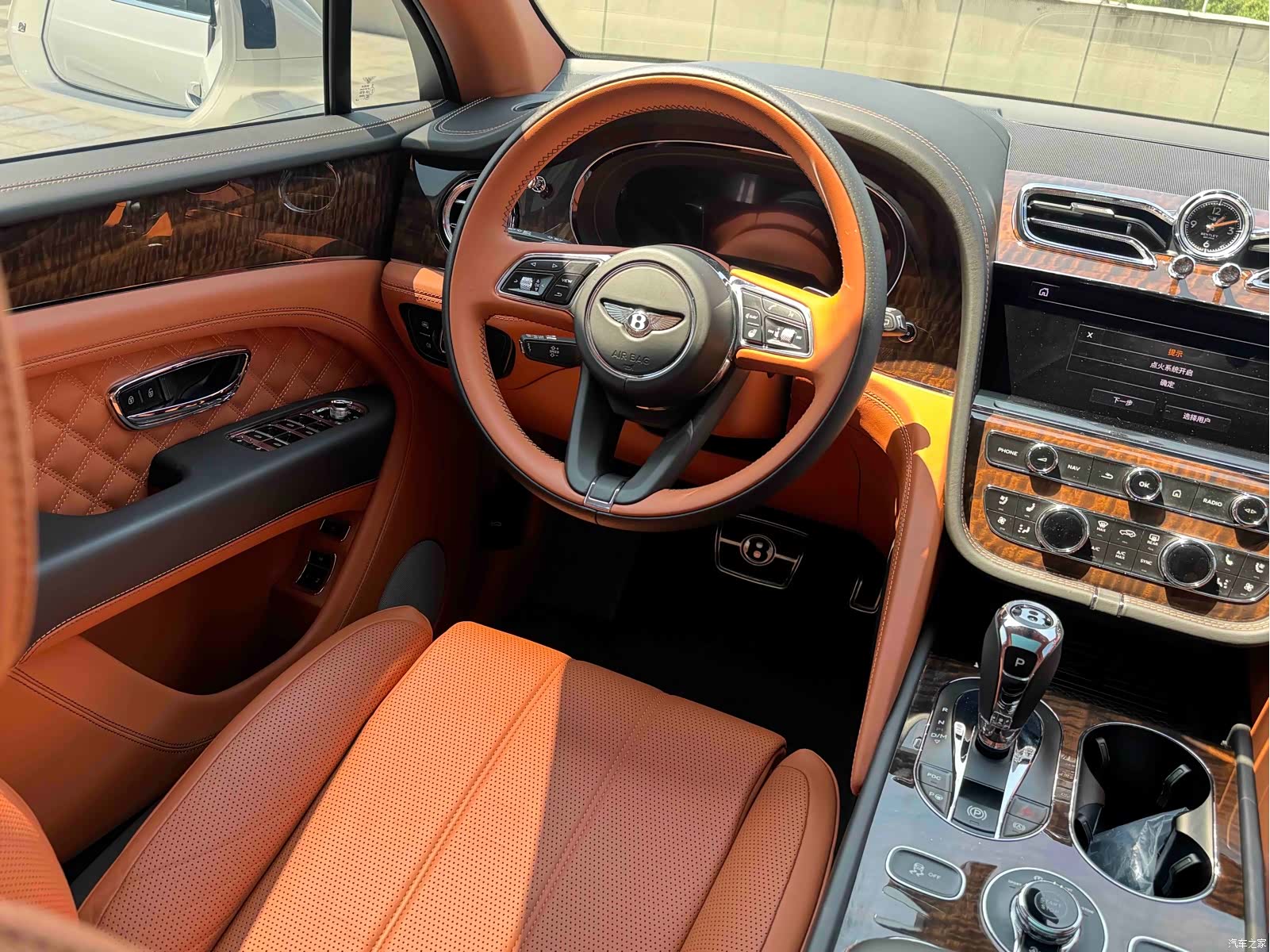 Bentley Bentayga, 2022 15
