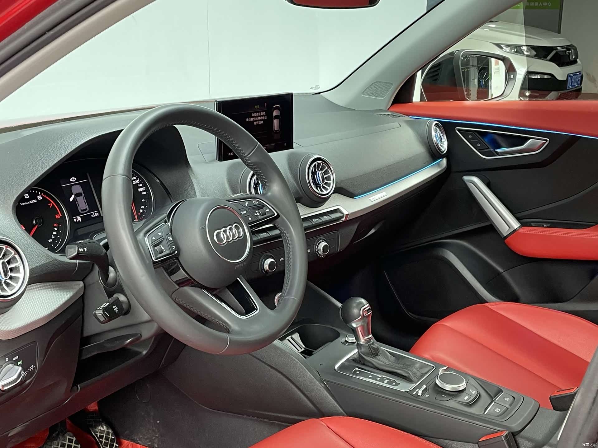 Audi Q2L, 2021 8