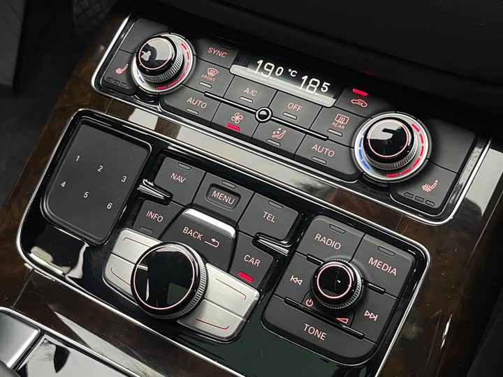 Audi A8 2014 A8L 45 TFSI quattro Комфорт