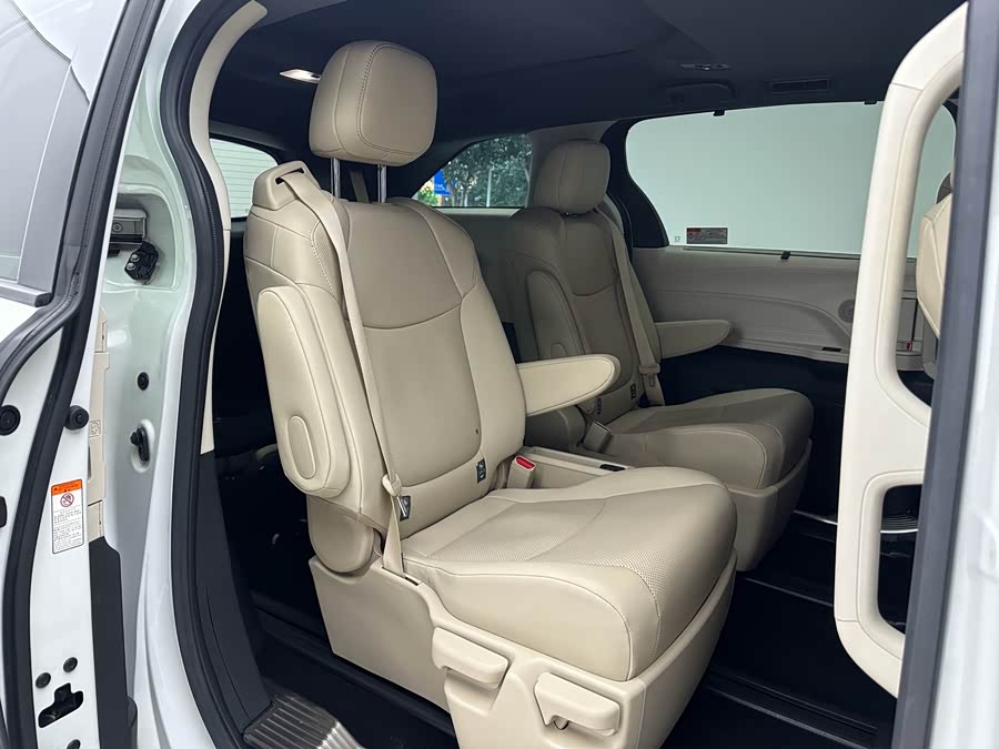 Toyota Granvia 2023, фото 14