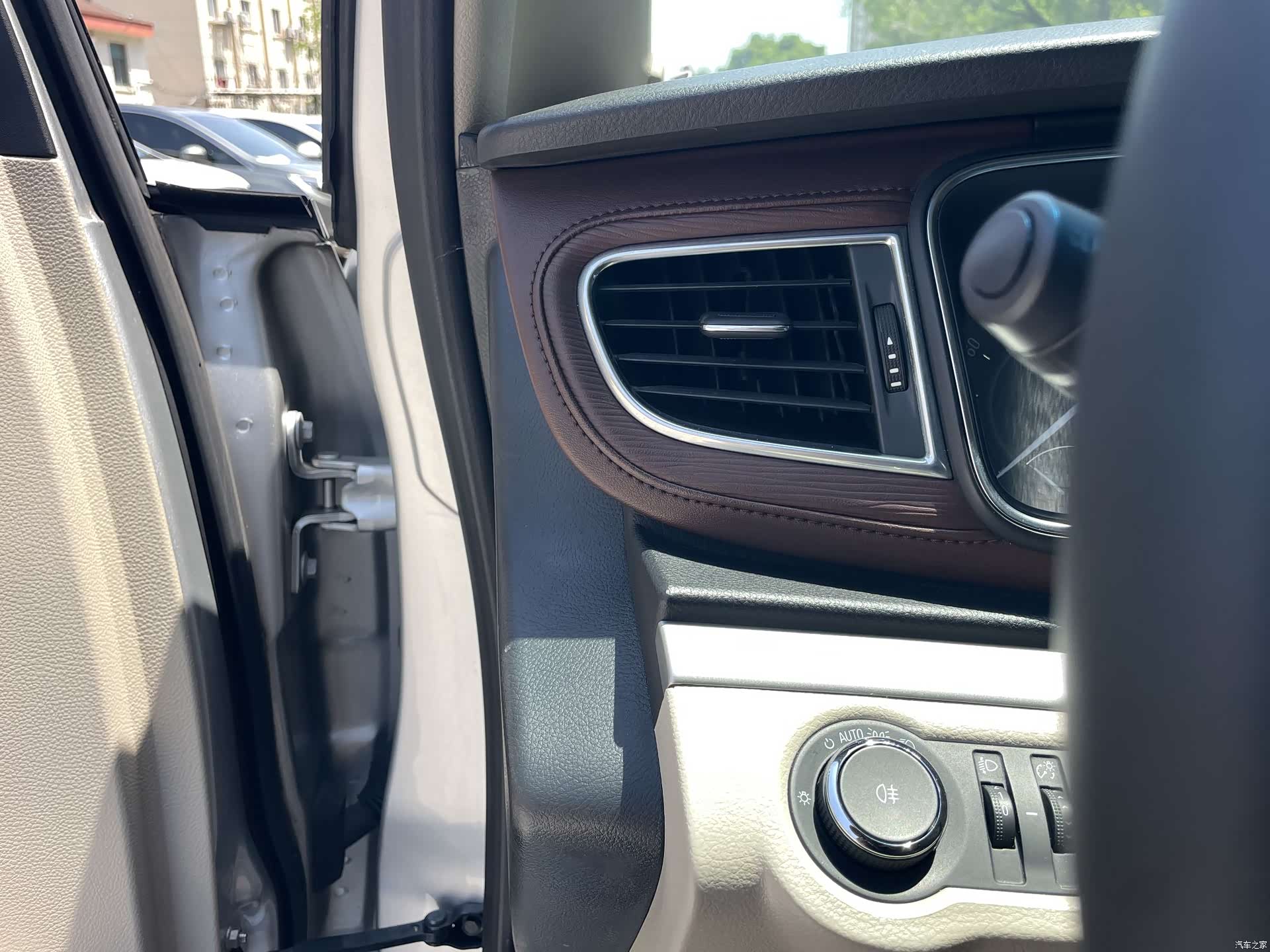 Buick GL8, 2017 13