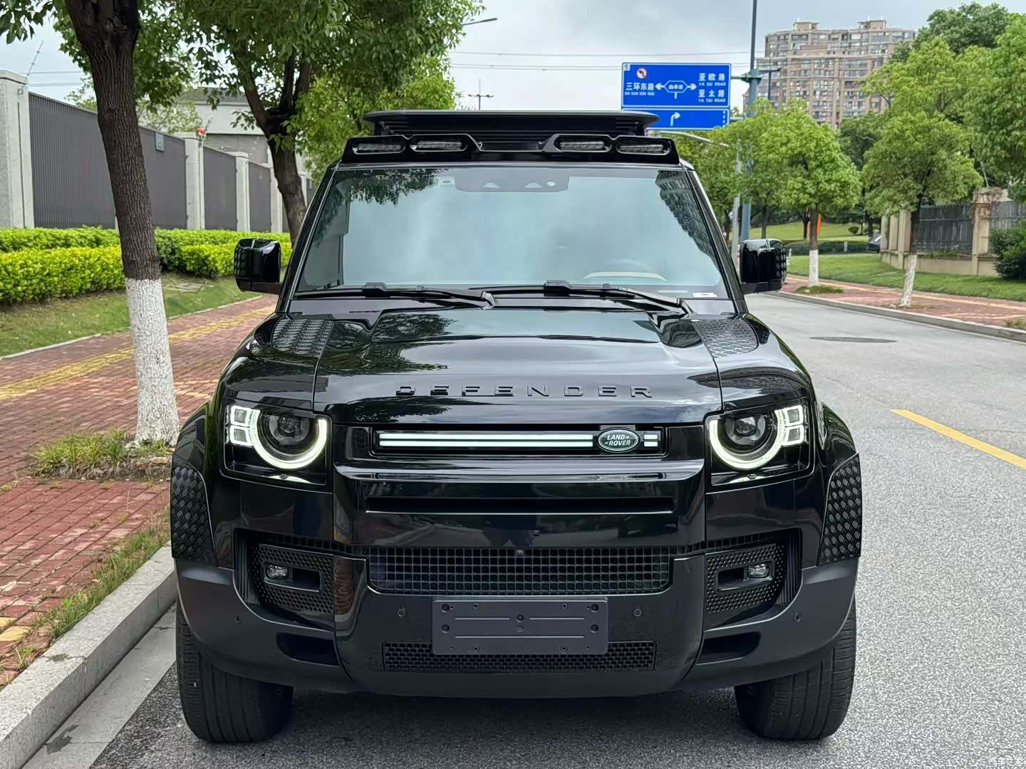 Land Rover Defender, 2024 2