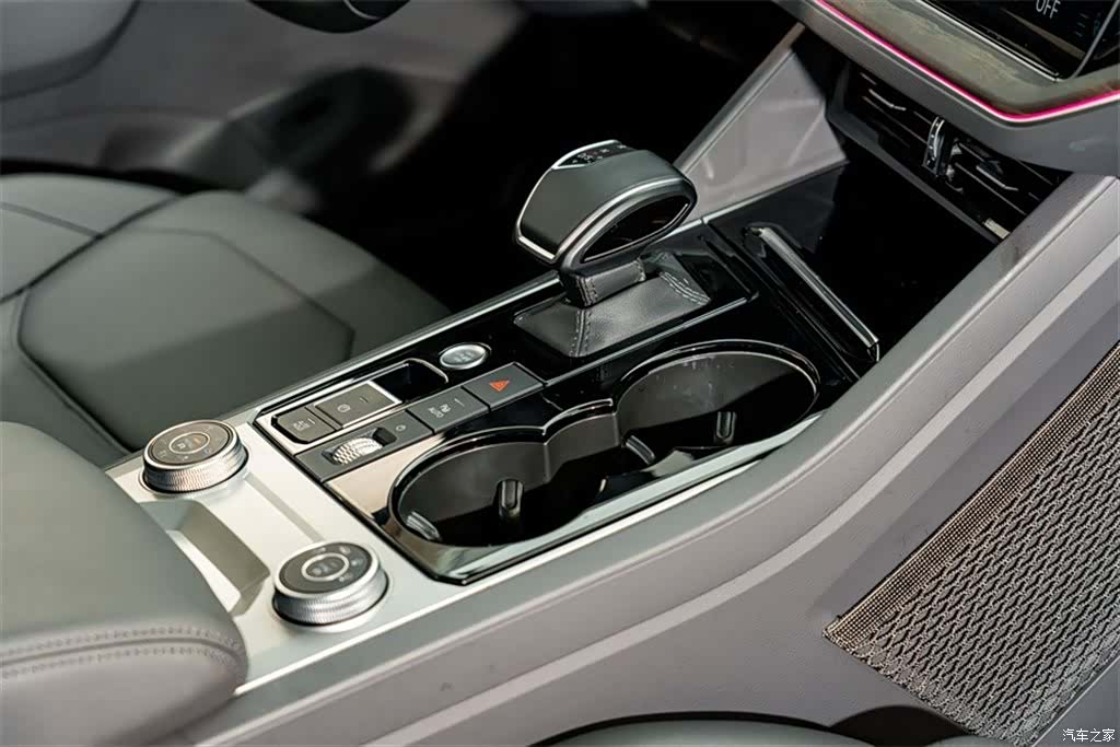 Volkswagen Touareg, 2023 21