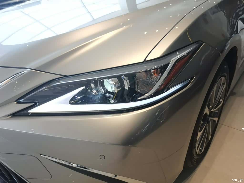Lexus ES, 2022 24