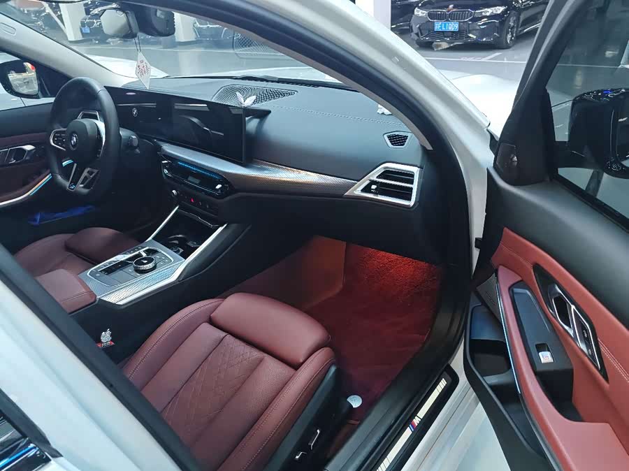 BMW 3 Series 2025, фото 23