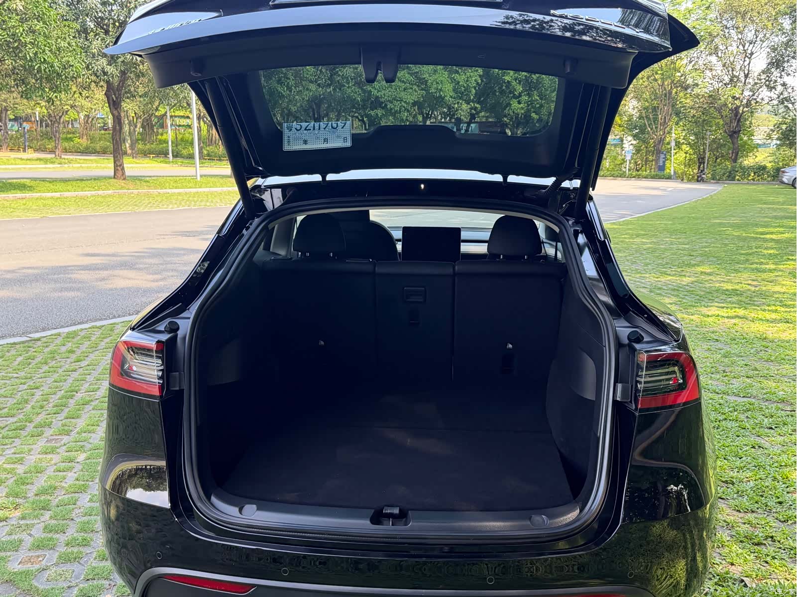 Tesla Model Y, 2023 8