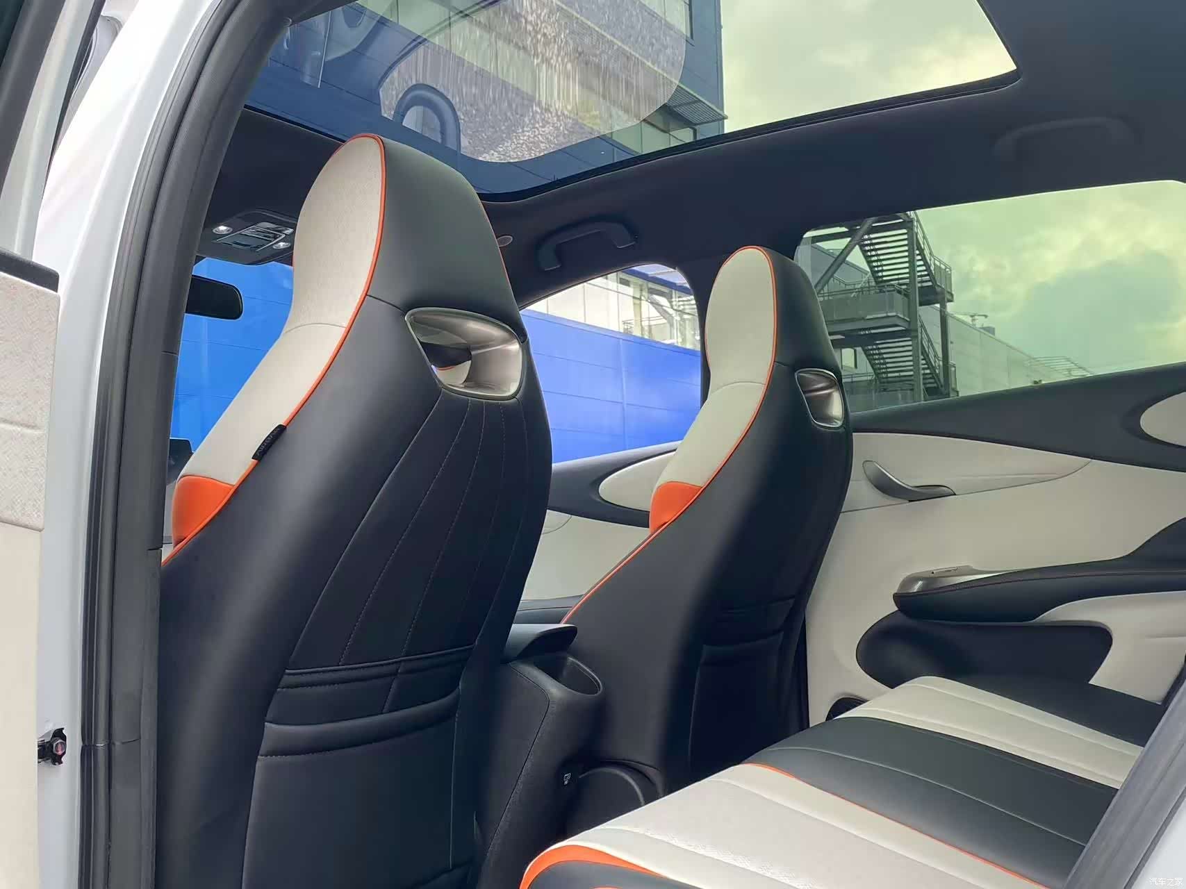 BYD Dolphin, 2022 все фото