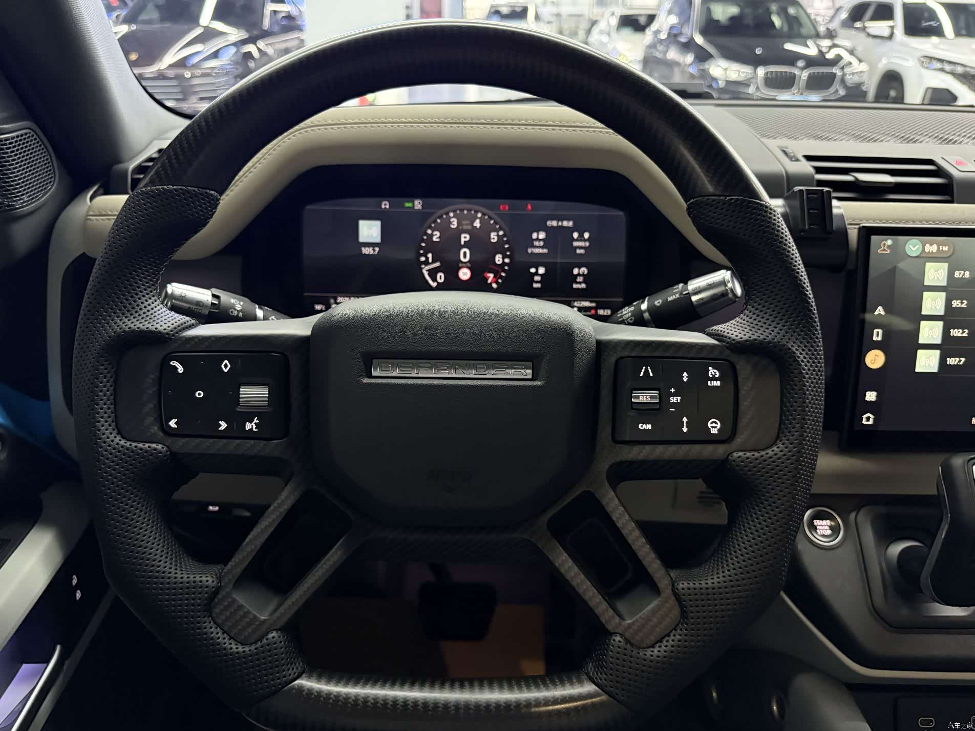 Land Rover Defender, 2021 11