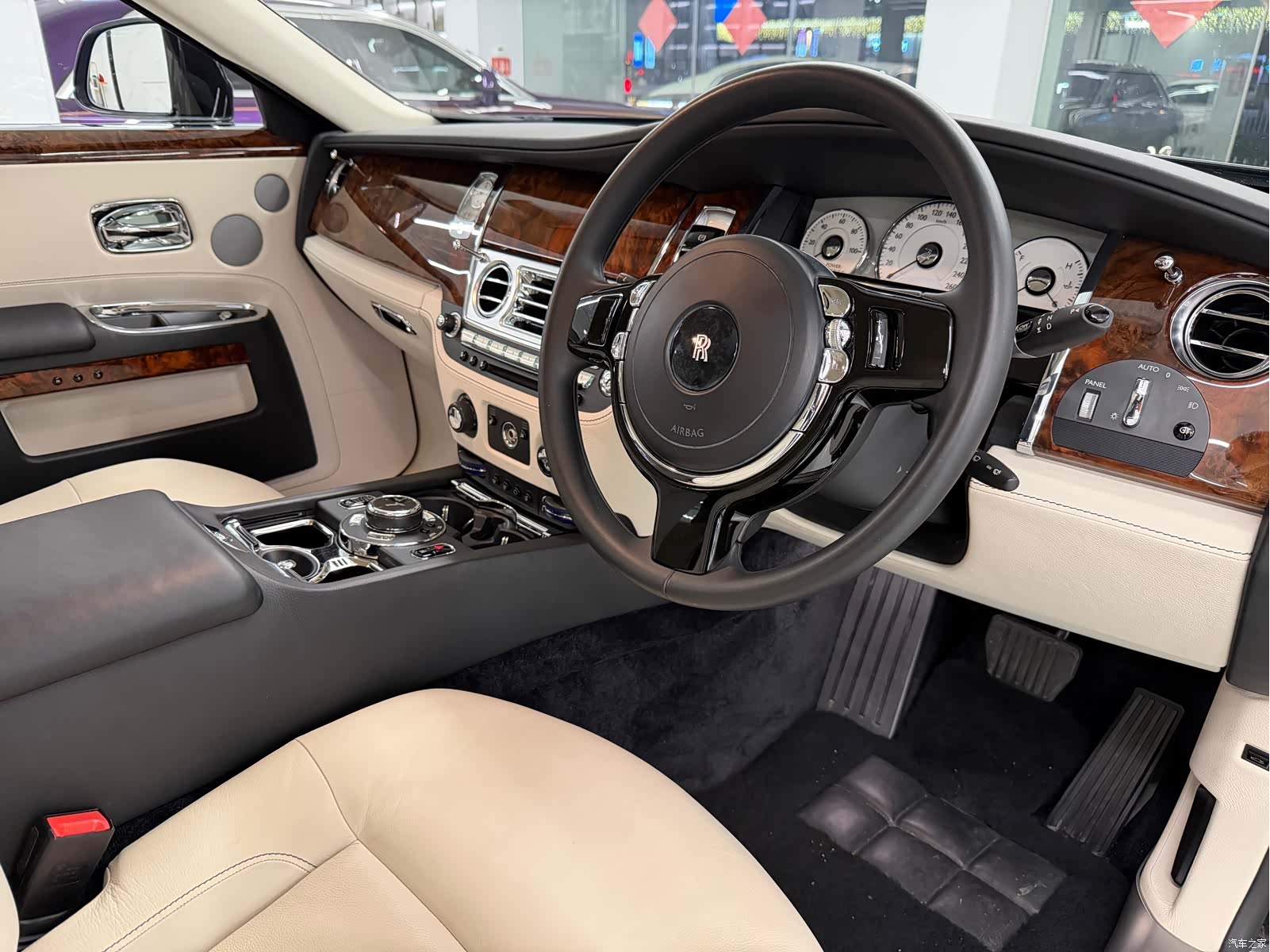 Rolls-Royce Ghost, 2014 4