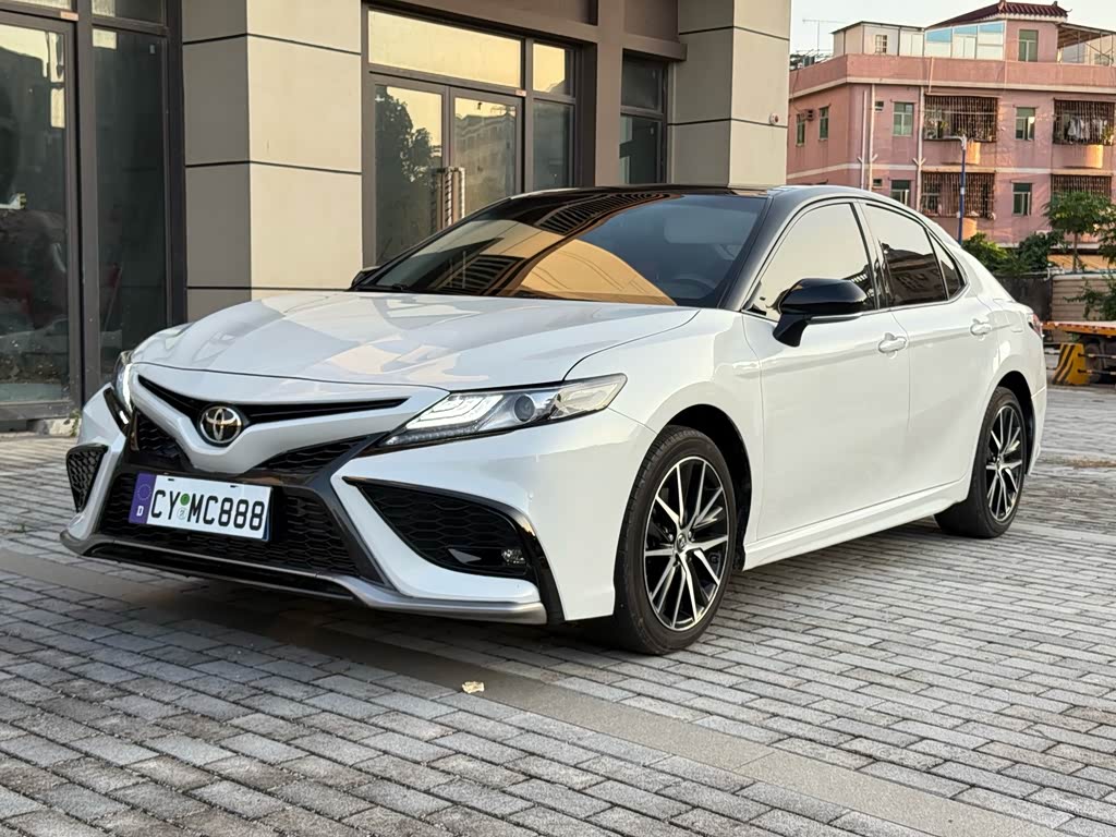 Toyota Camry 2021 2.0S