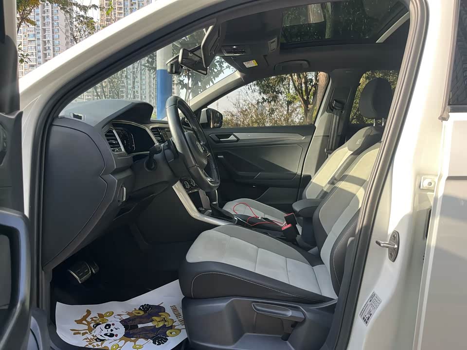 Volkswagen T-ROC exploring Songs