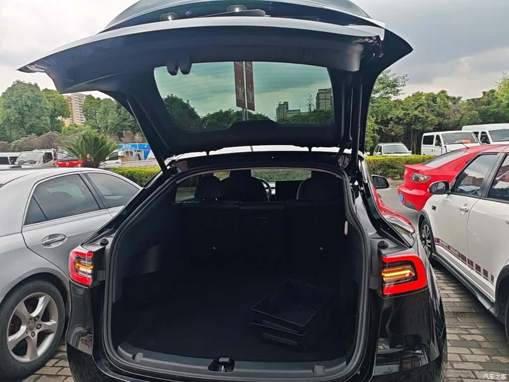 Tesla Model Y, 2023 19
