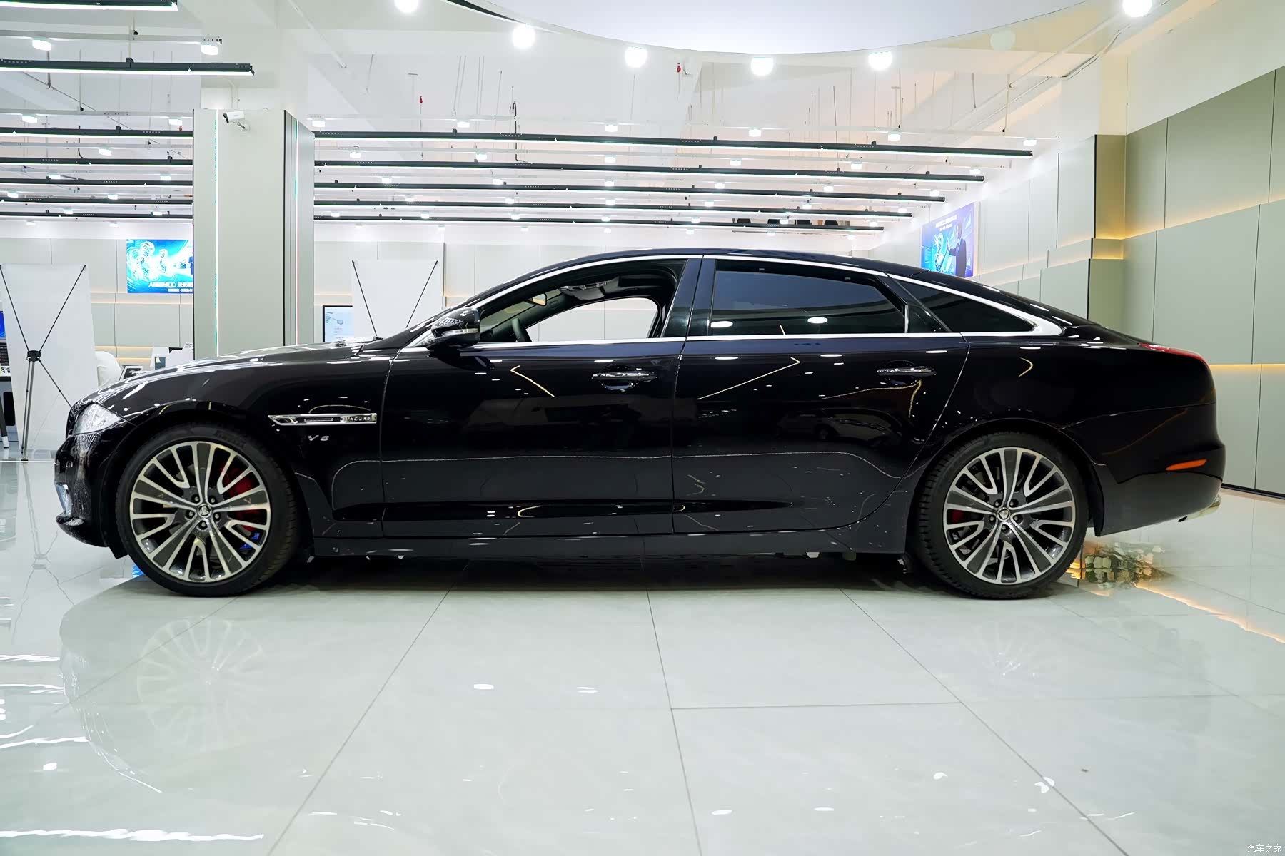 Jaguar XJ, 2014 4