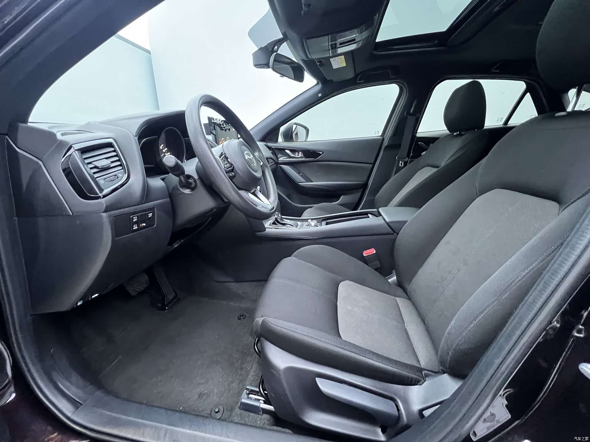 Mazda CX-4, 2023 11