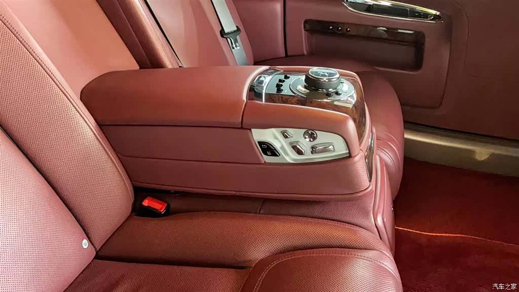 Rolls-Royce Ghost, 2016 8