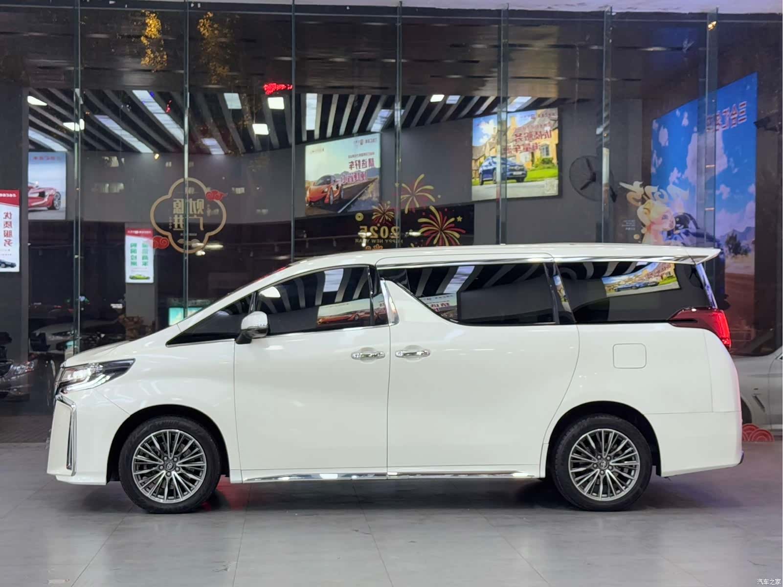 Toyota Alphard, 2018 4