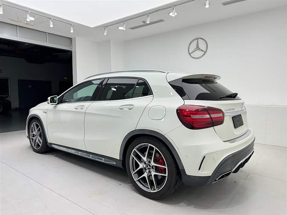 Mercedes-Benz GLA AMG Mercedes-Benz GLA AMG
