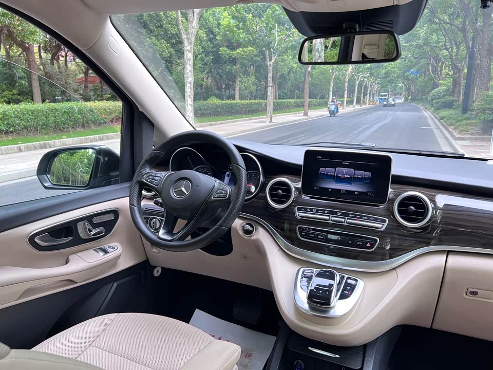 Mercedes-Benz V-class