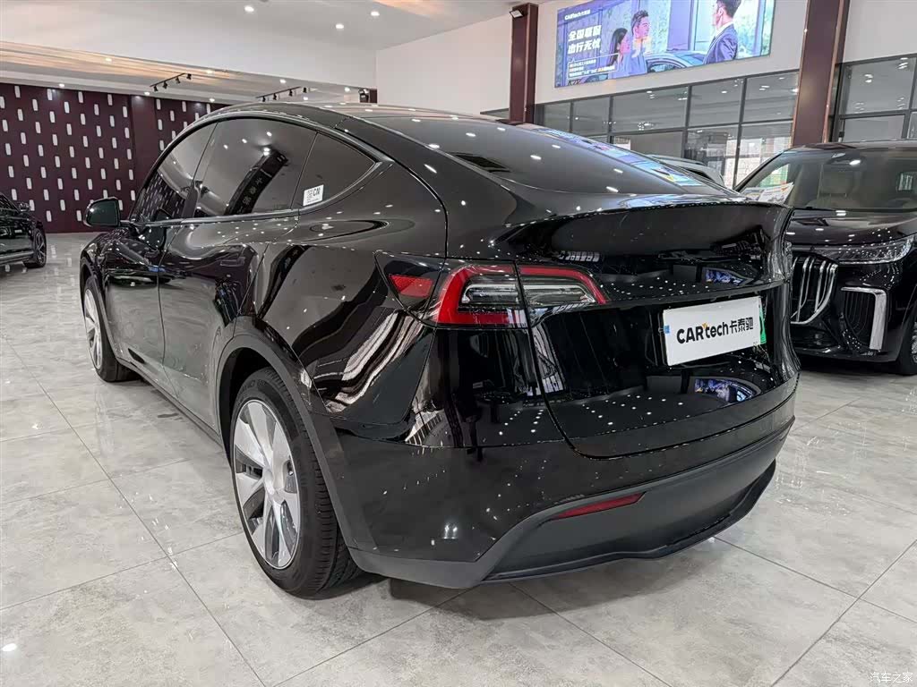 Tesla Model Y, 2024 6
