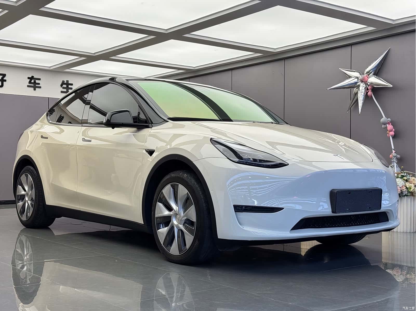 Tesla Model Y, 2023 3