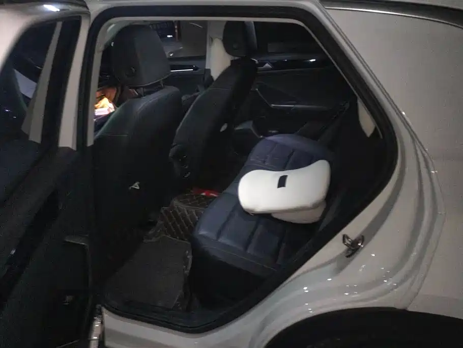 Volkswagen T-ROC exploring Songs