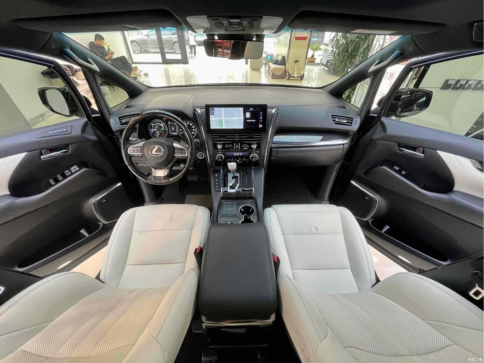 Lexus LM, 2020 15