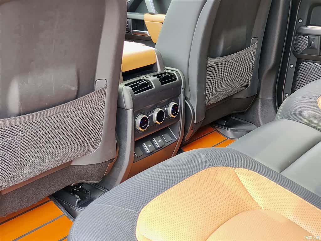 Land Rover Defender, 2023 9