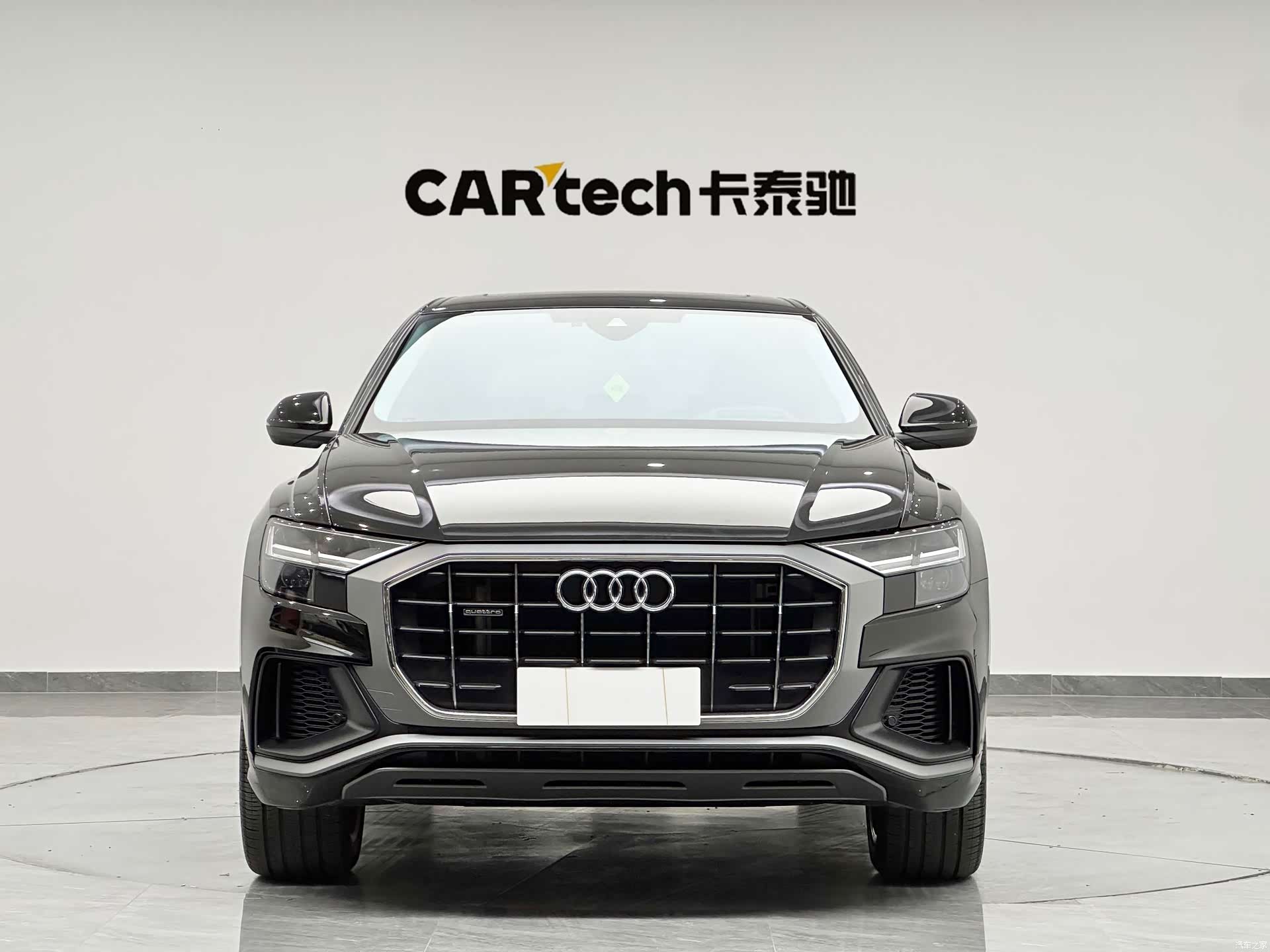 Audi Q8, 2025 4
