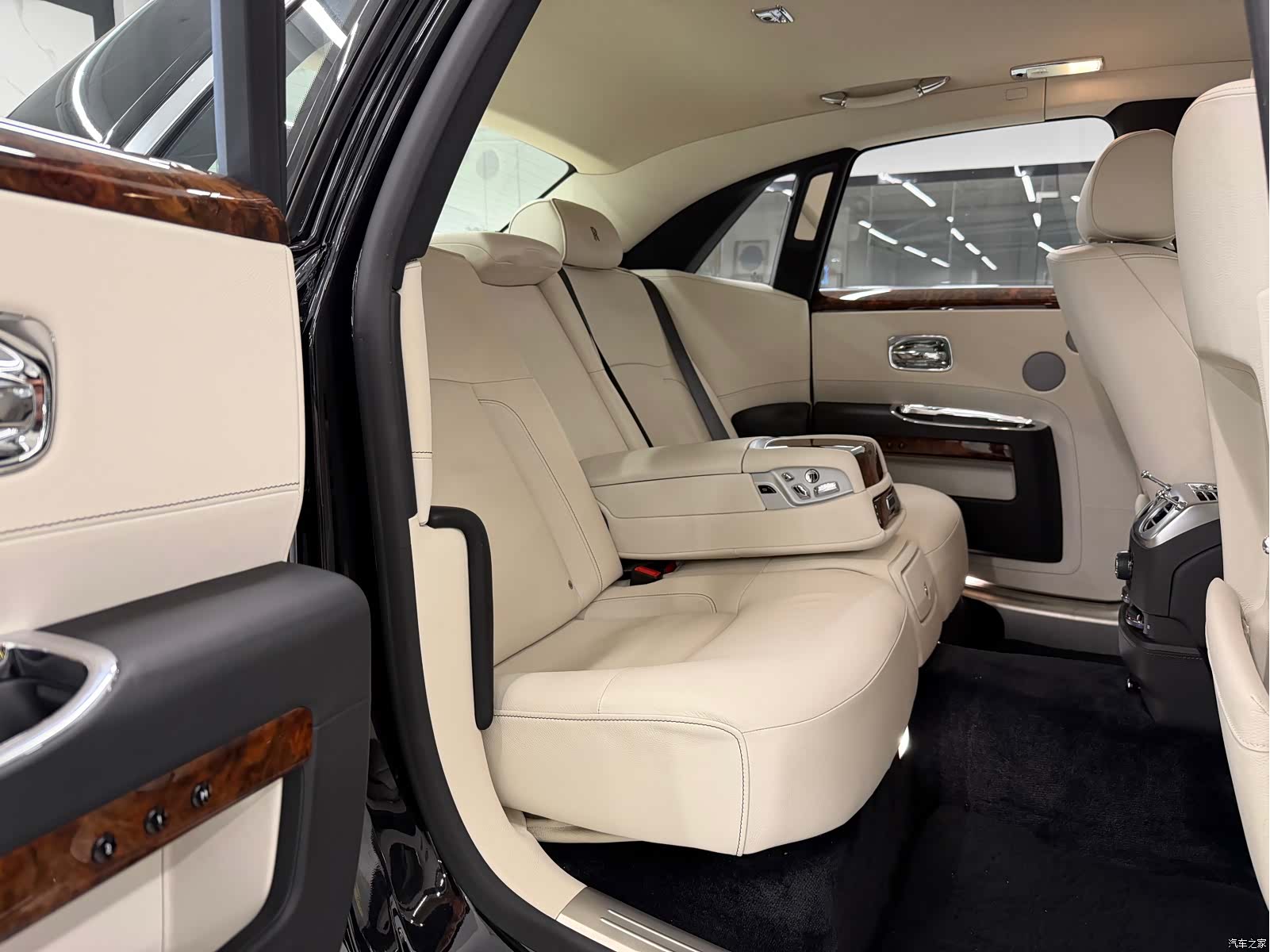 Rolls-Royce Ghost, 2014 8