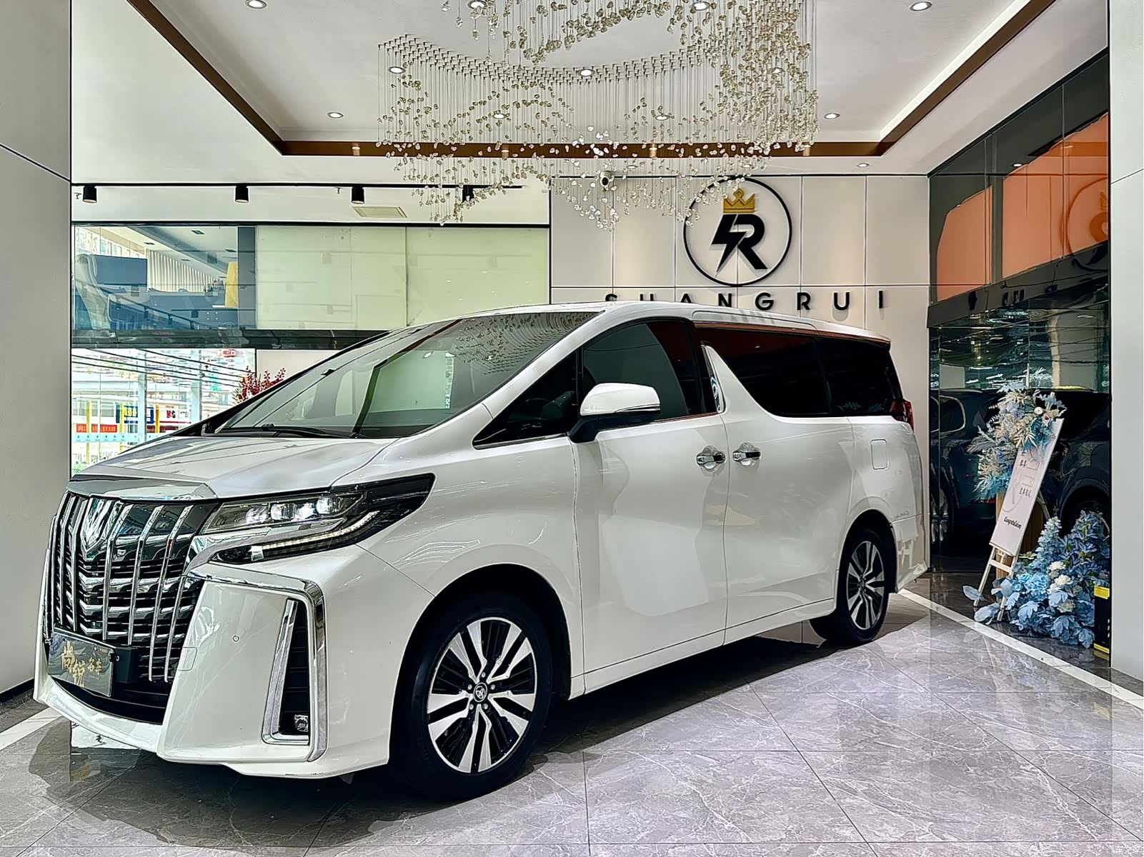 Toyota Alphard, 2018 1