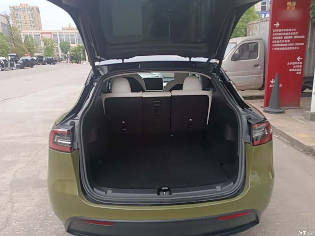 Tesla Model Y, 2023 19