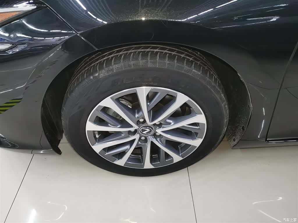Lexus ES, 2023 25