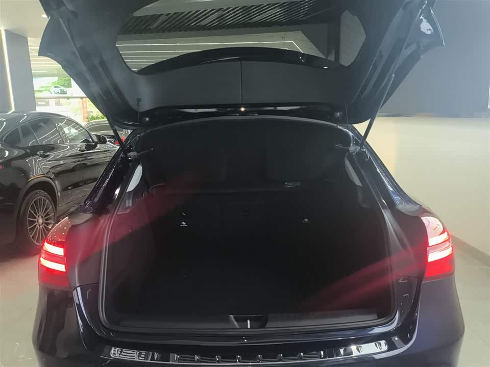 Mercedes-Benz GLA Mercedes-Benz GLA