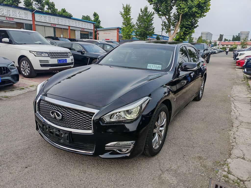 Infiniti Q70