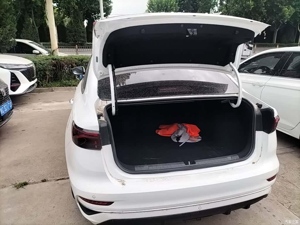 Geely Emgrand, 2024 19