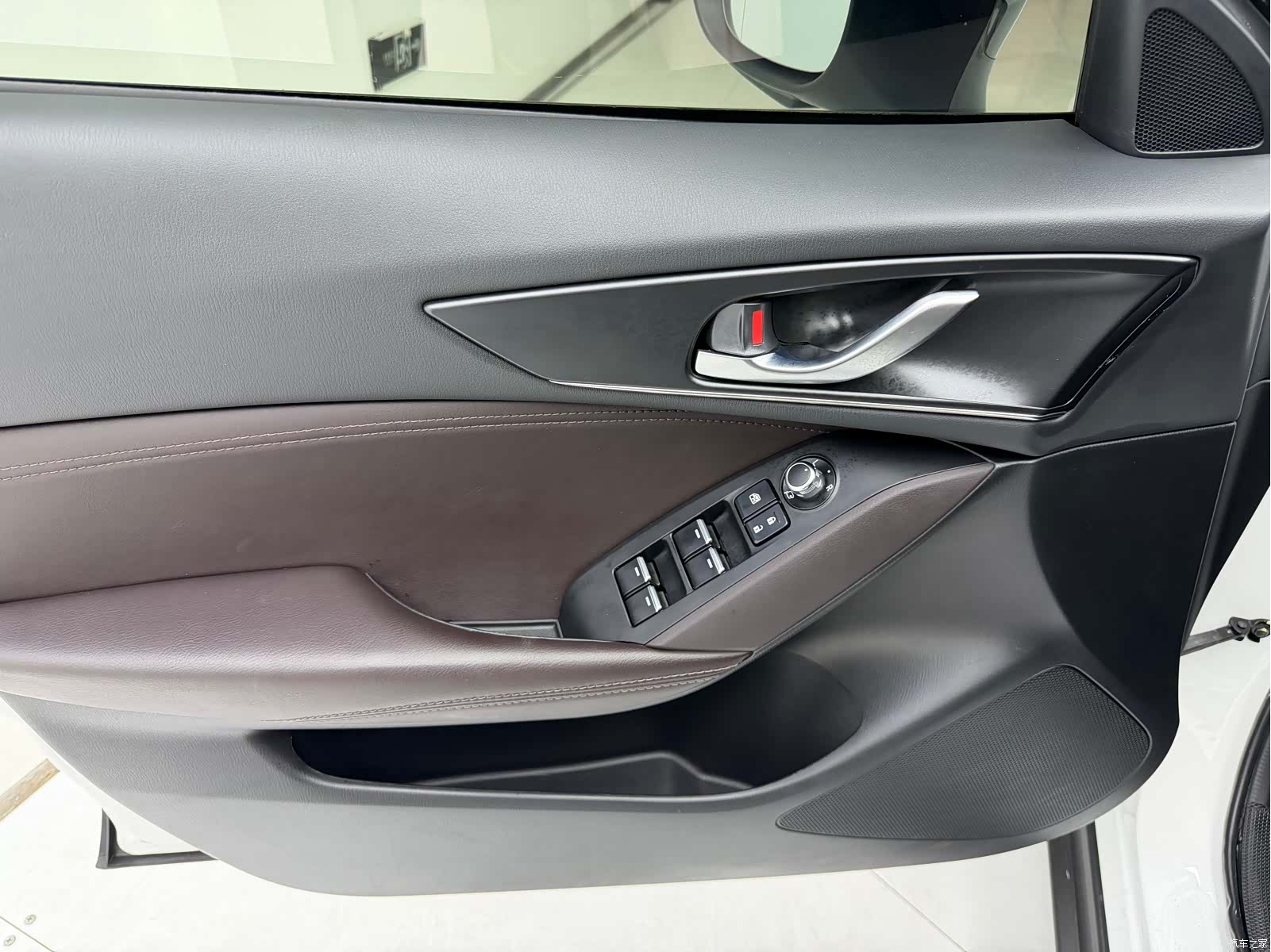 Mazda CX-4, 2023 11