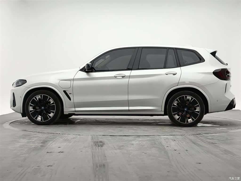 BMW iX3, 2022 6