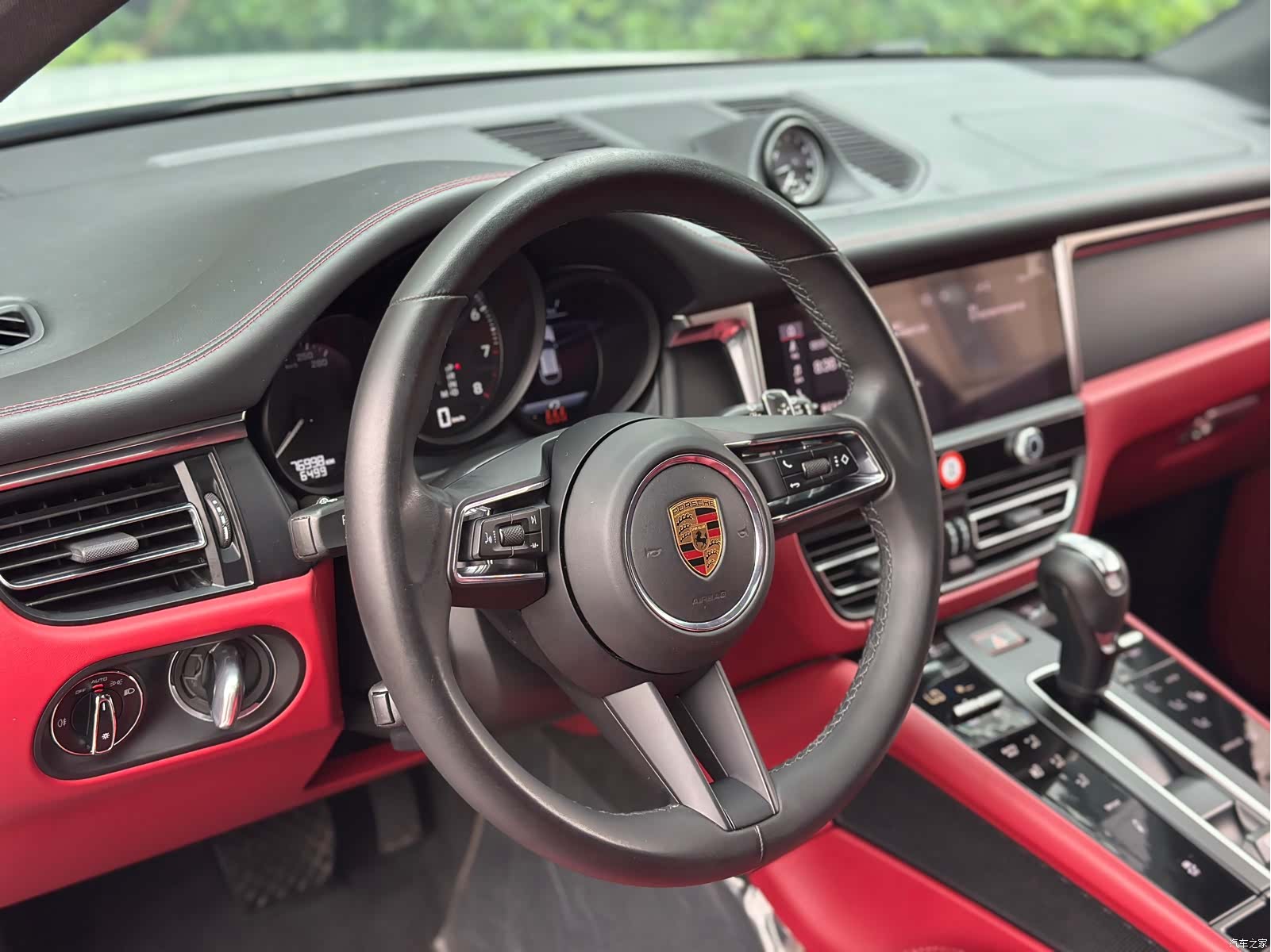 Porsche Macan, 2023 11