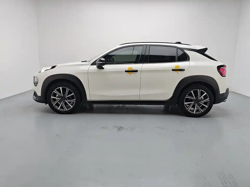 Lynk & Co 02