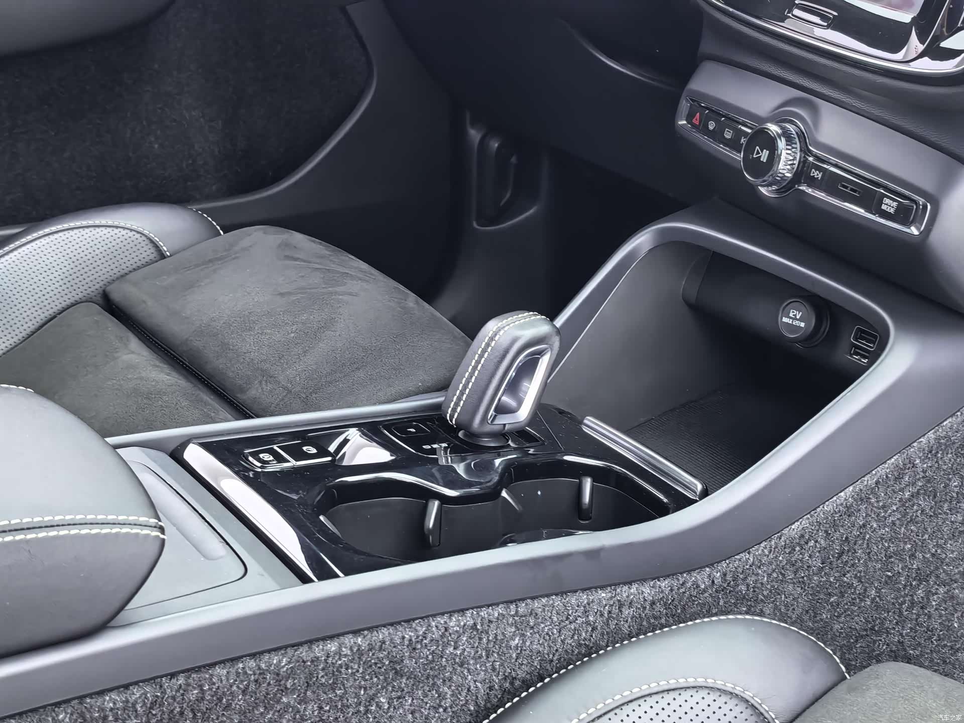 Volvo XC40, 2020 все фото