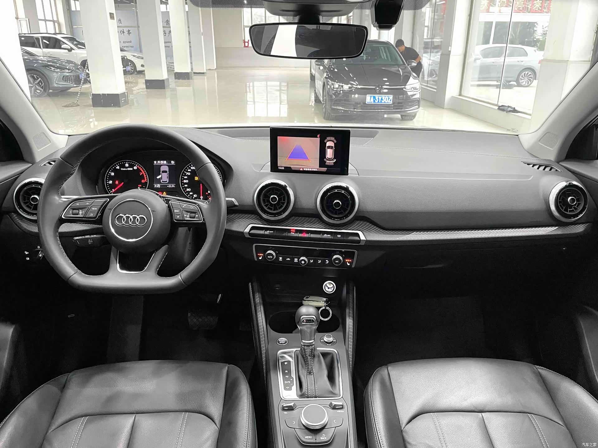 Audi Q2L, 2023 9