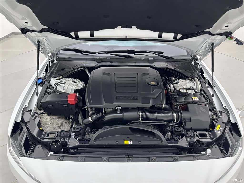 Land Rover XEL, 2022 26