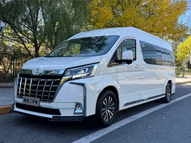Toyota HIACE 2025 — купить из Китая под заказ